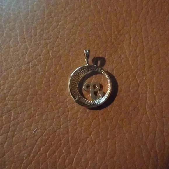 🌹Gold plated letter pendant "P" - Picture 5 of 6